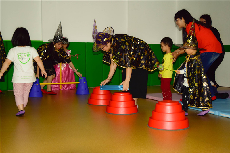 BBunion国际早教惠东中心活动花絮:万圣节之化装舞会精彩回顾 BBunion国际早教惠东中心活动花絮:万圣节之化装舞会精彩回顾