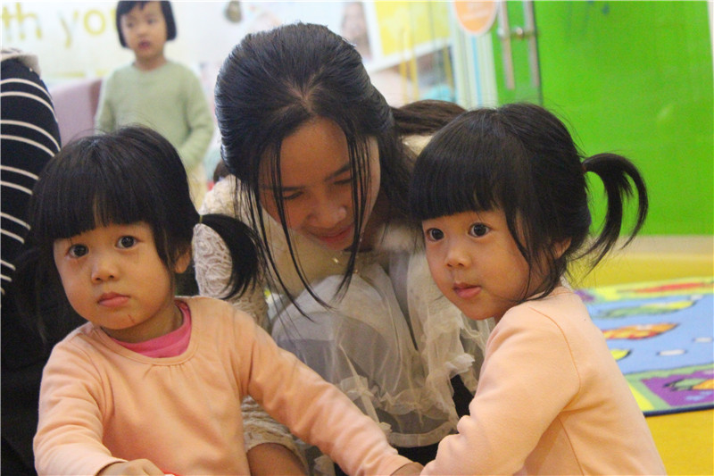 BBunion国际早教厦门外图中心活动花絮:感恩的心,蓝色的爱 BBunion国际早教厦门外图中心活动花絮:感恩的心,蓝色的爱