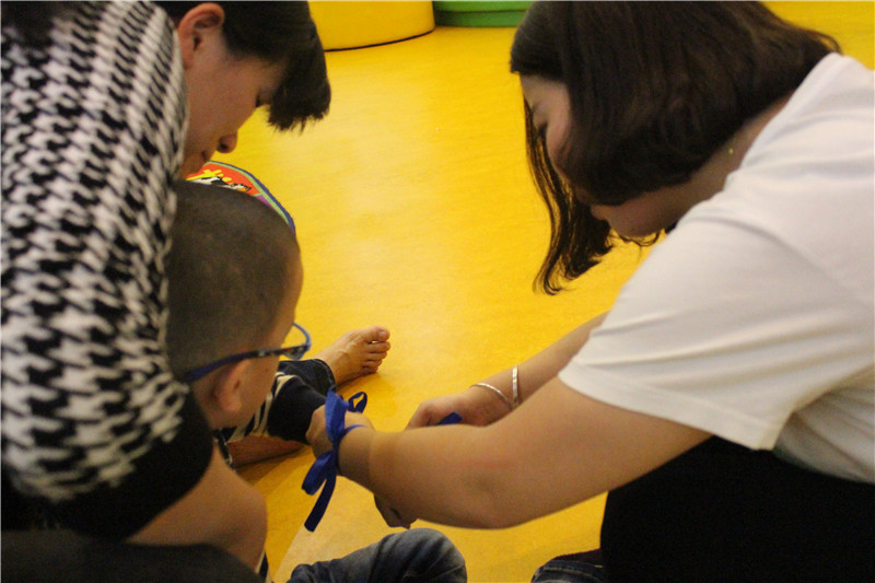 BBunion国际早教厦门外图中心活动花絮:感恩的心,蓝色的爱 BBunion国际早教厦门外图中心活动花絮:感恩的心,蓝色的爱