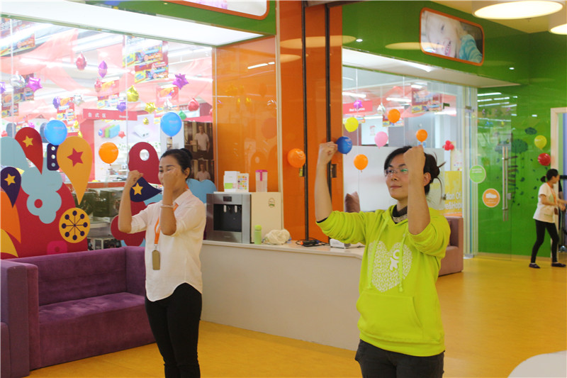 BBunion国际早教厦门外图中心活动花絮:感恩的心,蓝色的爱 BBunion国际早教厦门外图中心活动花絮:感恩的心,蓝色的爱